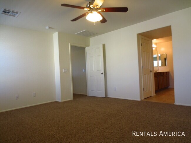 Building Photo - 890 E Doral Ct
