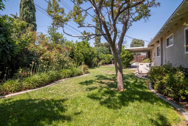 Building Photo - House for Rent in Redlands