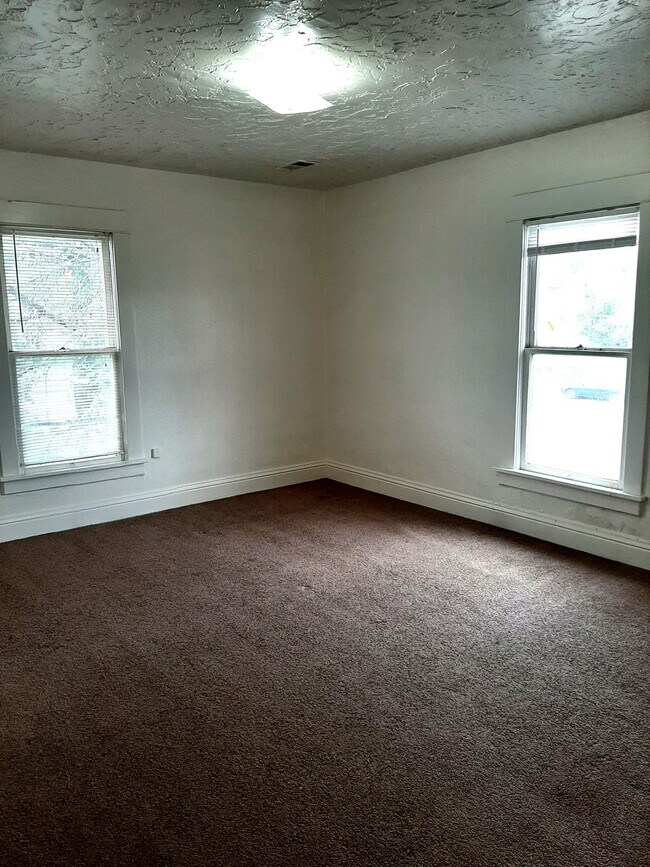 Building Photo - (1614 8th Ave)