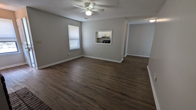 Building Photo - Spacious 2BD/2BA Duplex