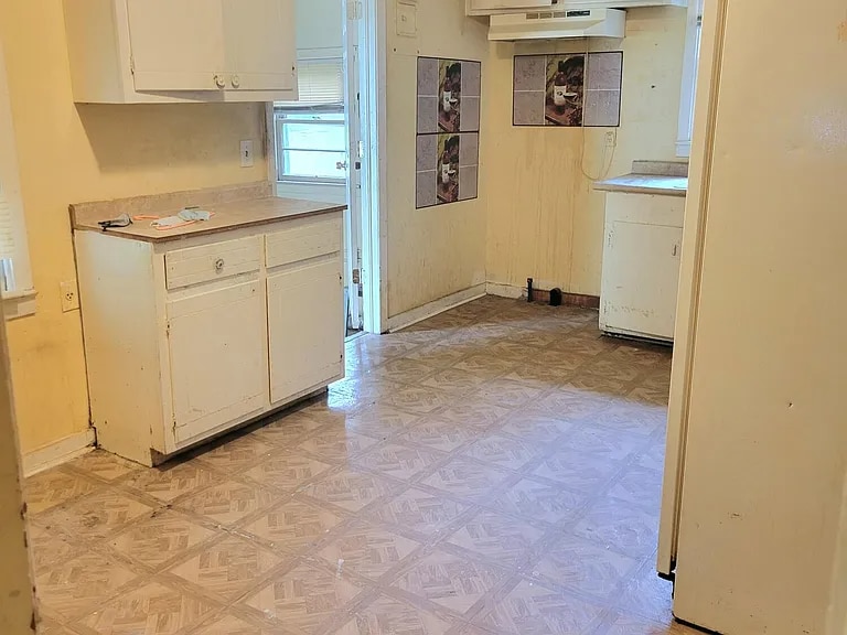 Building Photo - 1032 Capri Cir