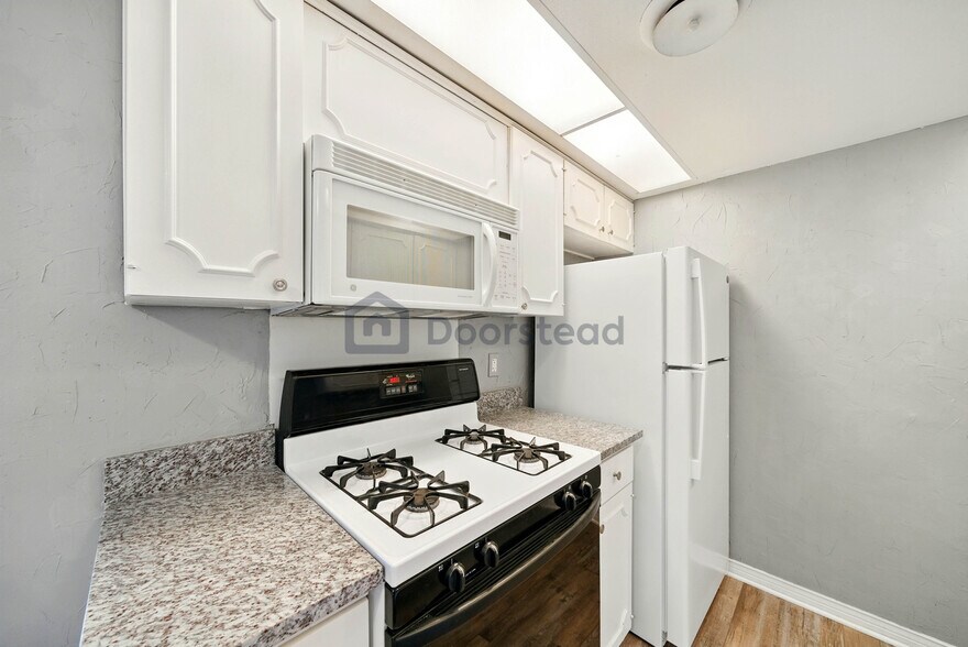 Building Photo - 15931 Stillwood St
