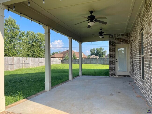 Building Photo - 104 Kloe Ct