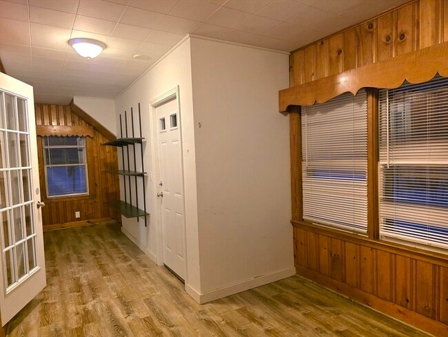 Building Photo - 184 Minott Rd