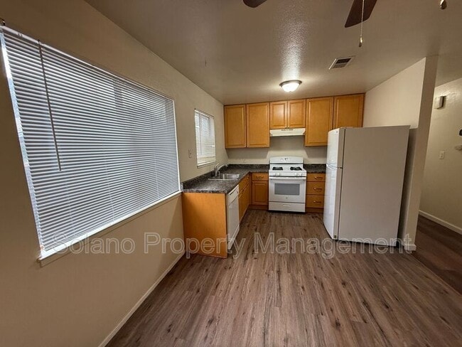 Building Photo - 307 California St