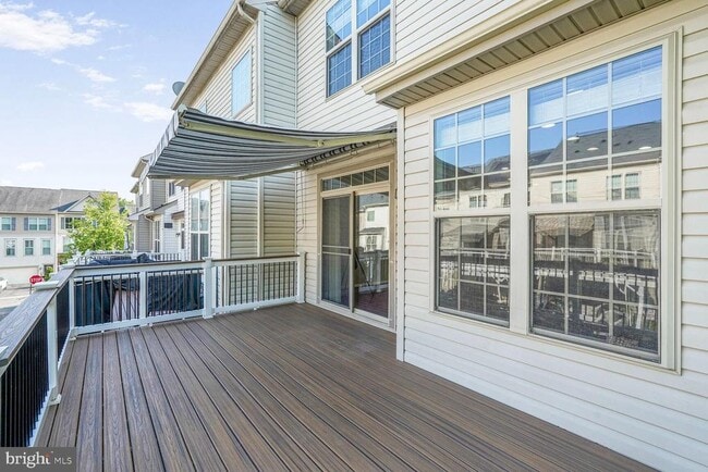Building Photo - 102 Vista Knoll Dr