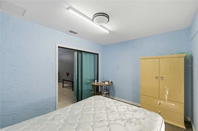 Building Photo - 7818 NE 21 Ave