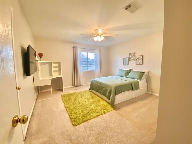 Building Photo - 738 Bridle Ridge Loop