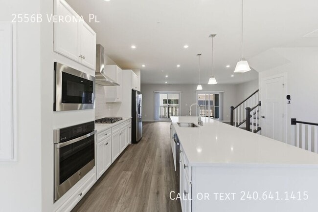 Building Photo - 2556B Verona Pl