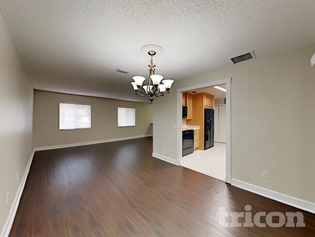 Building Photo - 260 12 League Cir