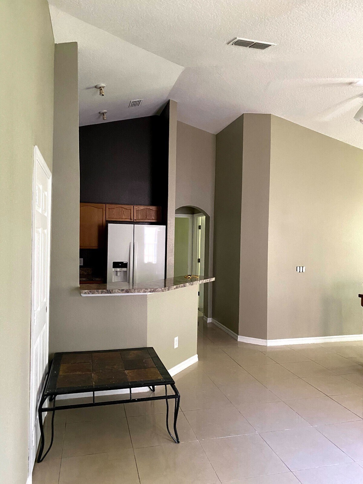 Kitchen - 3687 Oakdale Cir