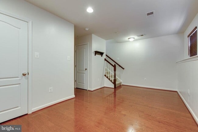 Building Photo - 7931 Silver Oak Rd