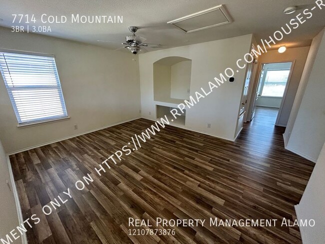 Building Photo - AVAILABLE NOW! 2-Story 3 Bedroom / 2.5 Bat...