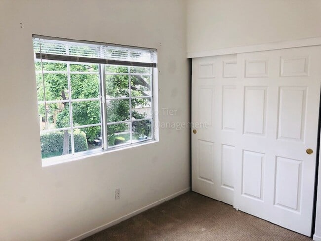 Building Photo - Beautiful 4 Bd/2.5 Ba, 1806 sf single-family house in Walnut Creek available now!