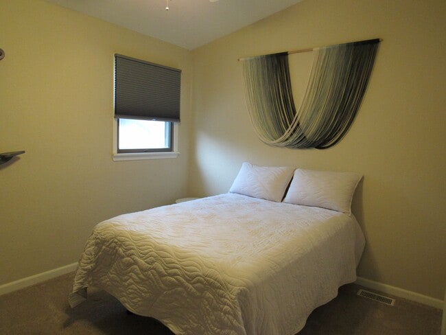 Building Photo - Top floor 2 bedroom condo in Camdenton