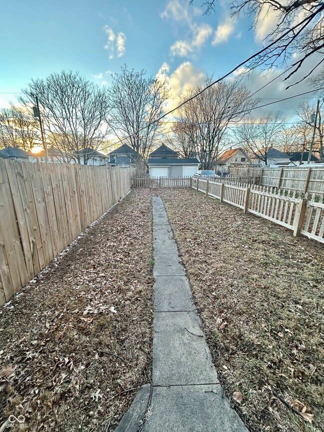 Building Photo - 1134 Lasalle St