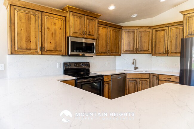 Building Photo - 4071 S Sandpiper Ln