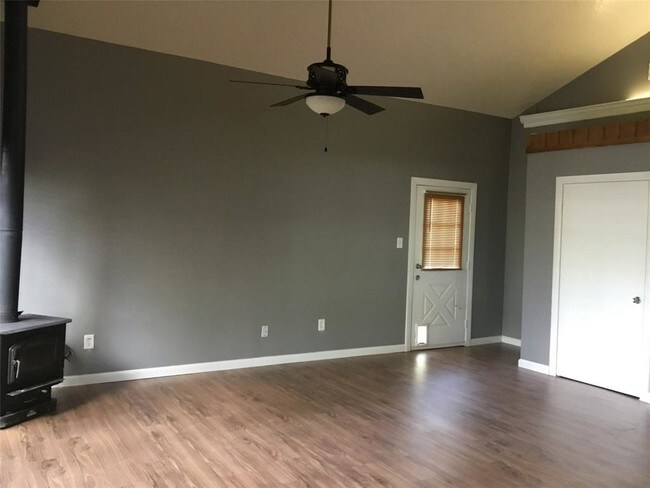 Building Photo - 25802 Beaver Run Dr
