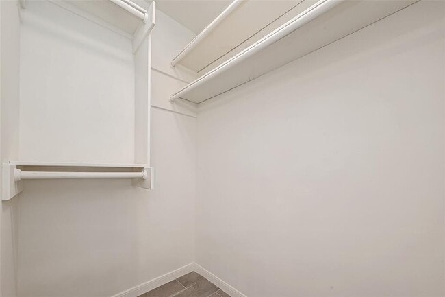 Building Photo - 318 Pine Manor Dr