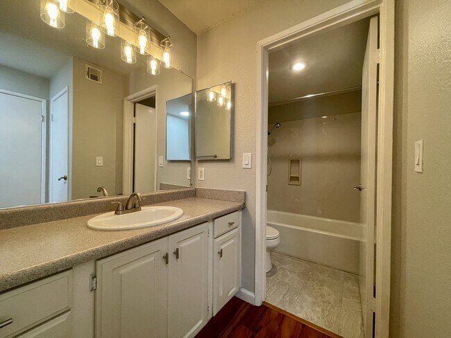 Building Photo - 480 Canyon Oaks Dr