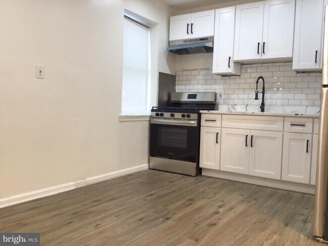 Building Photo - 1715 W Lexington St