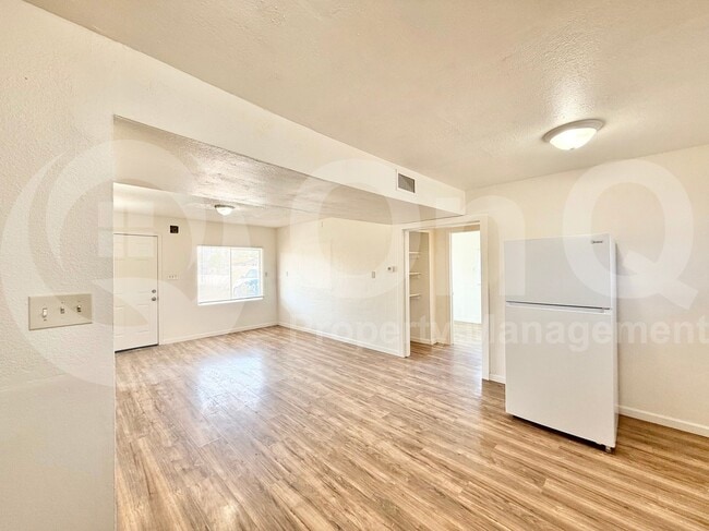 Building Photo - 515 W 13th St