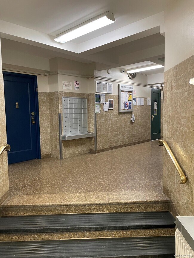 Building Photo - 1480 Parkchester Rd