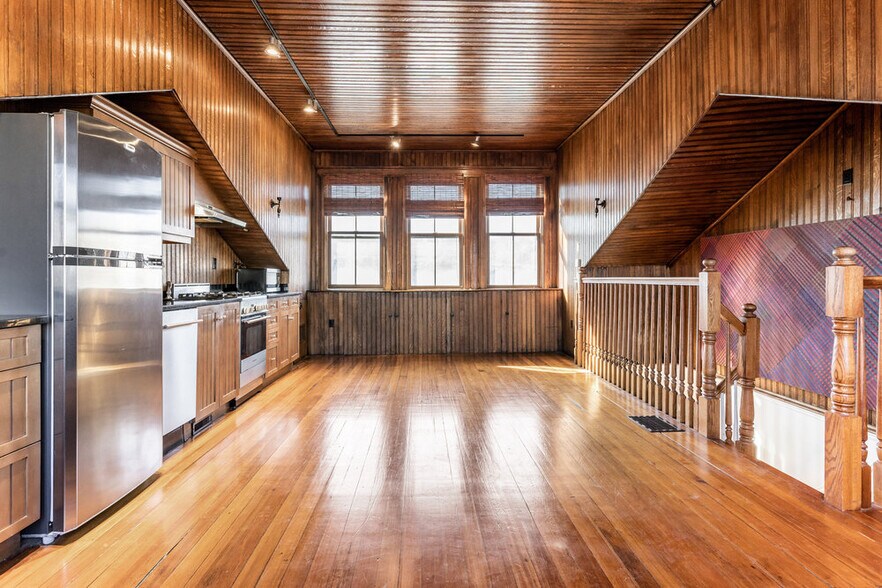 Building Photo - 1609 Tremont St