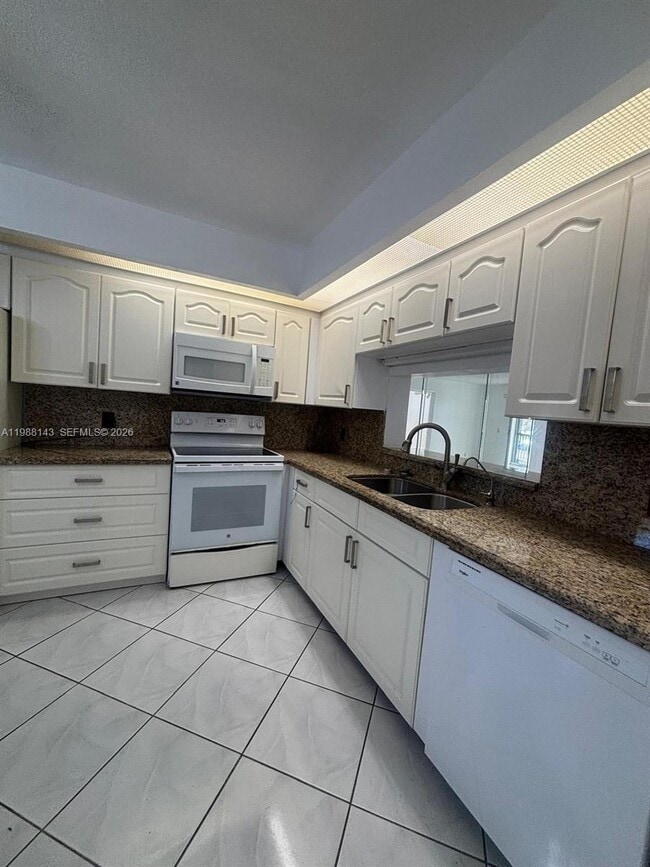 Building Photo - 12600 SW 5th Ct