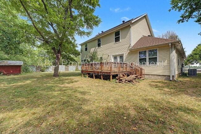 Building Photo - 1525 W Deane St