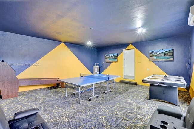 Building Photo - 1141 N North Lake Dr