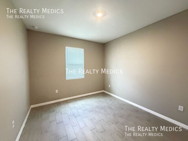Building Photo - 5096 SW 154 Loop