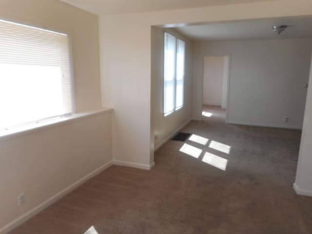 Building Photo - 3 Bedroom near Hamilton Park