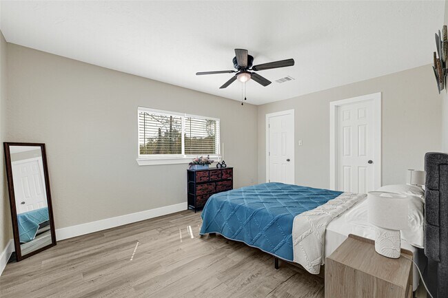 Building Photo - 4802 Hickorygate Dr