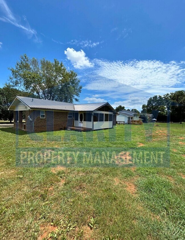 Building Photo - Three bedroom ranch-style home!