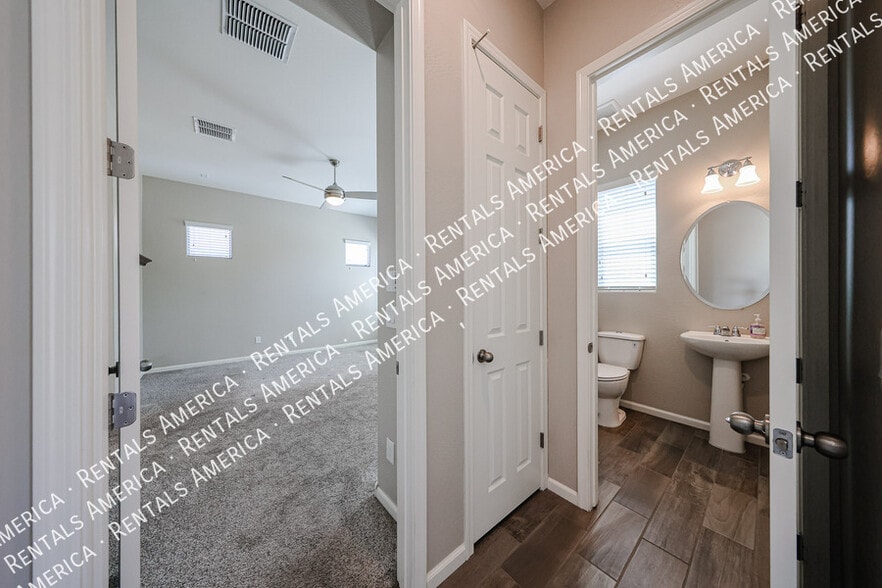 Building Photo - 3865 E Dogwood Pl