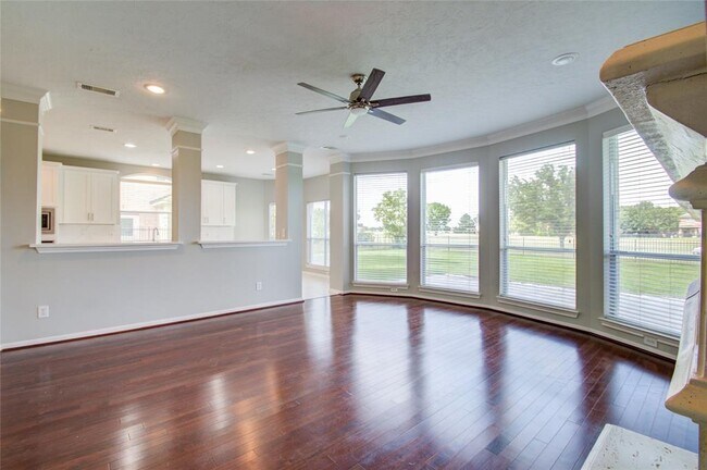 Building Photo - 10906 Castle Peak Dr