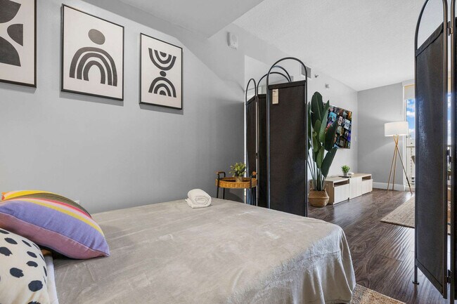 Building Photo - 1 SE 12th St