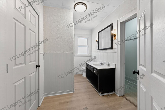 Building Photo - 316 Harrison St