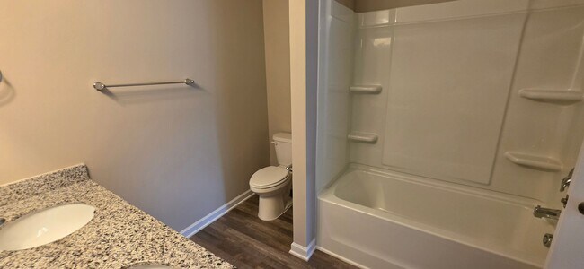 Building Photo - *** Move in Ready ***