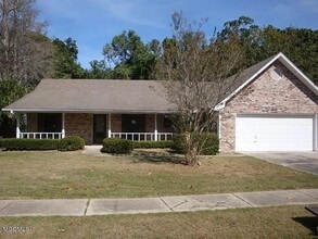 Building Photo - 2811 Oakridge Cir
