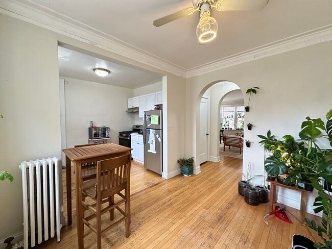 Building Photo - 918 Green Bay