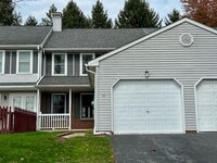 Building Photo - Townhome in a Great Community! 3bd/2.5ba