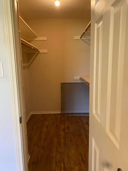 Building Photo - 5606 Cliffwood Dr