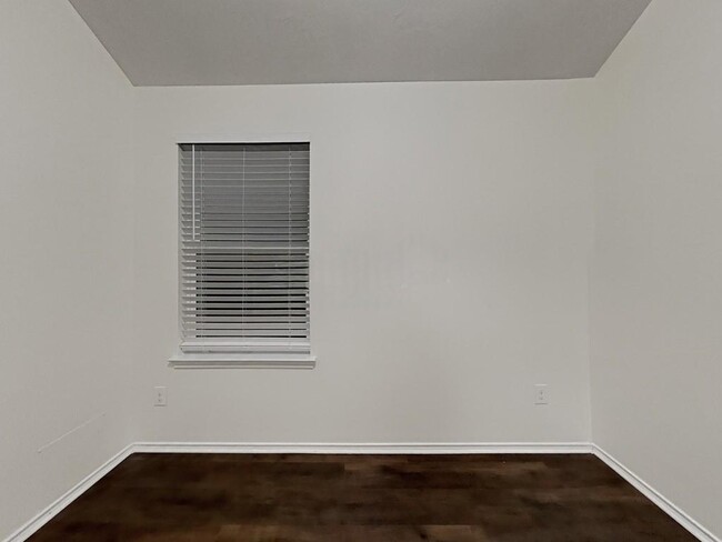 Building Photo - 2550 Riverway Dr
