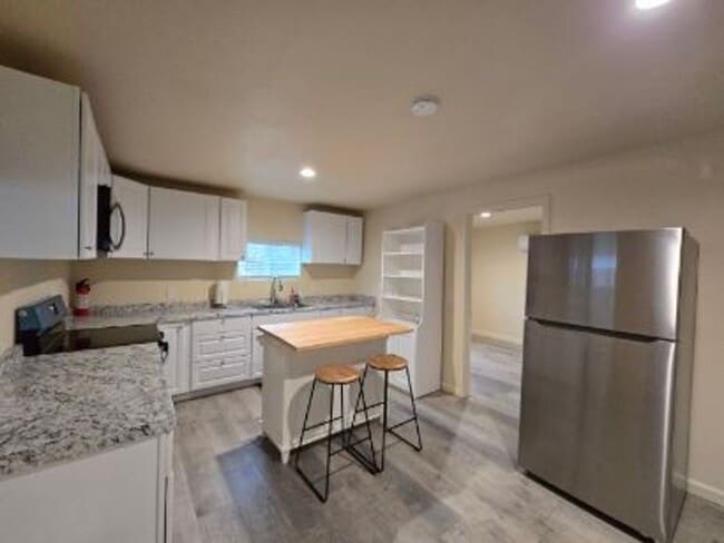 Building Photo - 398schindlerstreet.is4lease.com