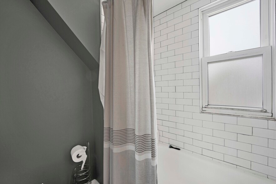 Building Photo - 1625 W Hollywood Ave