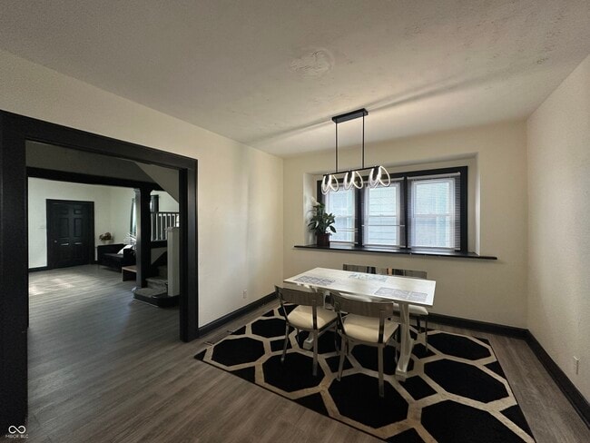 Building Photo - 3003 N Park Ave