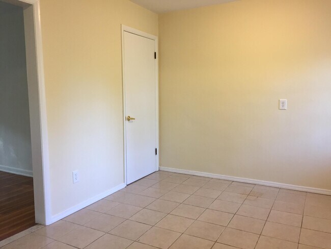 Building Photo - 306 Loch Ln
