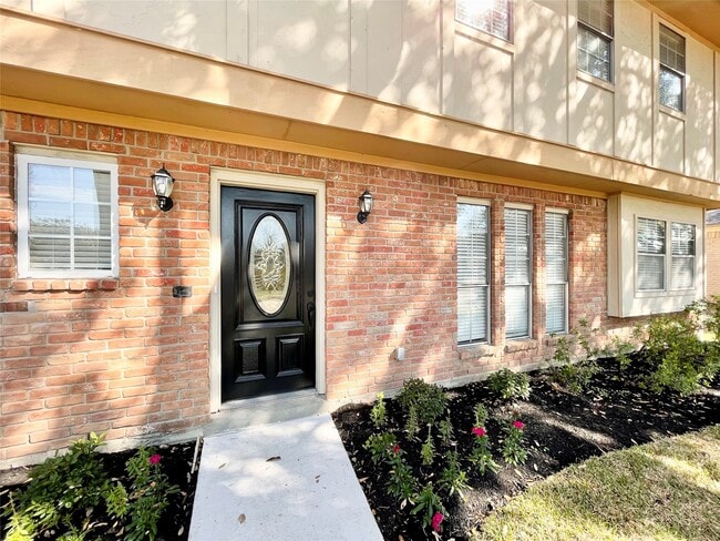 Building Photo - 15006 Elmont Dr